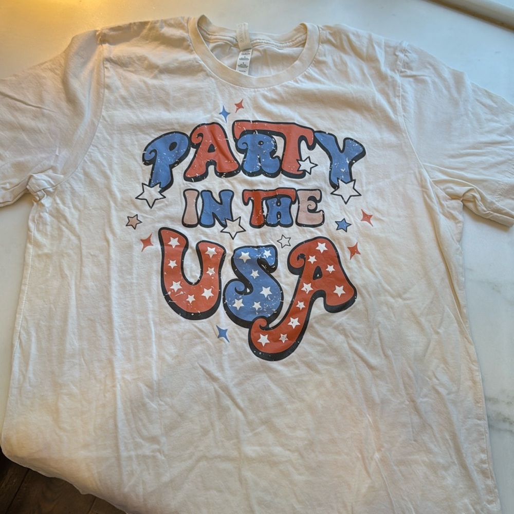 Bella Canvas t-shirt, off white, 4th of July, never worn, size Large
